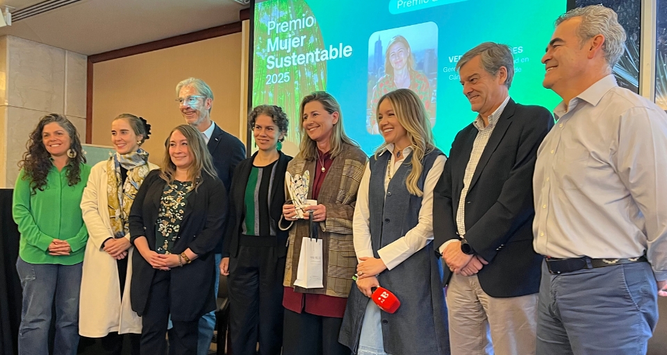 Gerenta de Sostenibilidad de la CCS recibe Premio a la Trayectori...