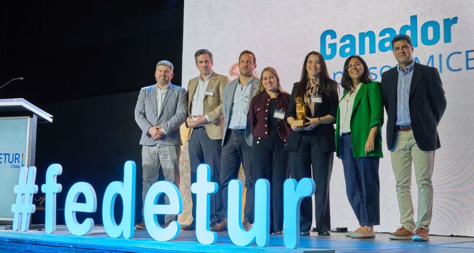 Metropolitan Santiago recibe el premio Impulsor MICE otorgado por Fedetur